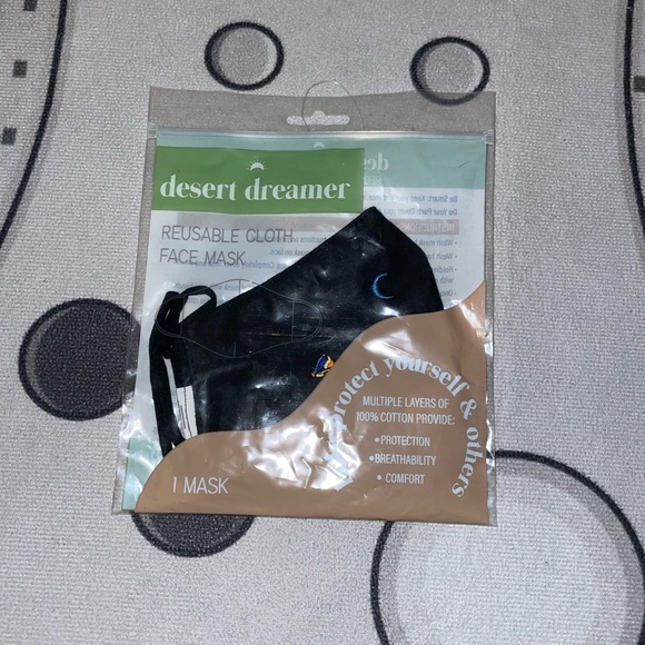 URBAN OUTFITTERS | Reusable Mask - Picture 2 of 2